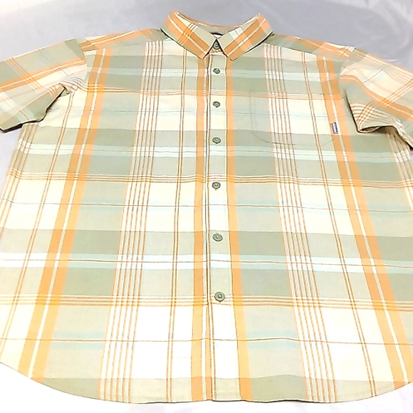 Columbia..Short Sleeve Button Down..Tan - Picture 4 of 6